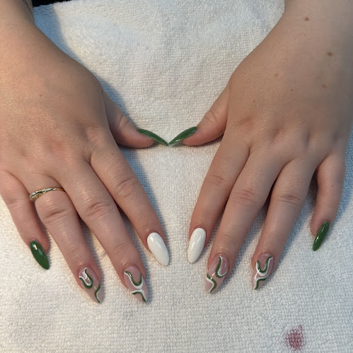 LA Nails and Spa