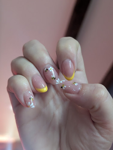 Queen Nails