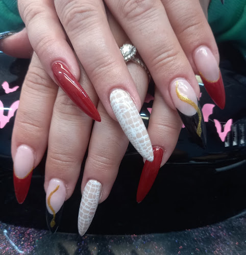 Twisted Pink Nail Design