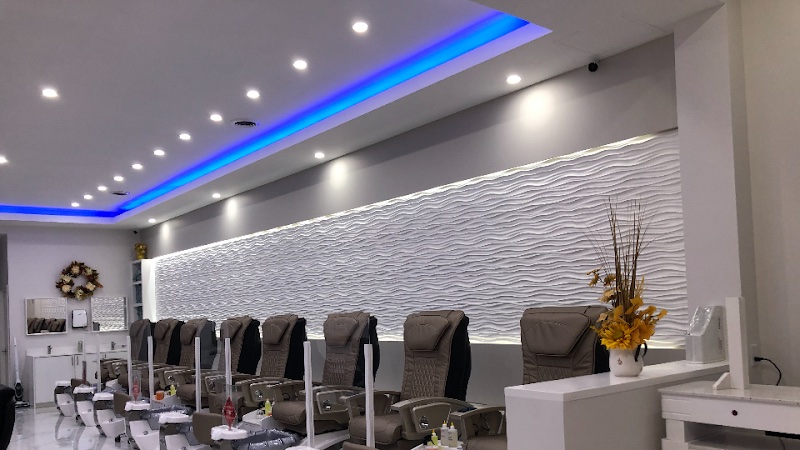 163 Nails & Pedi