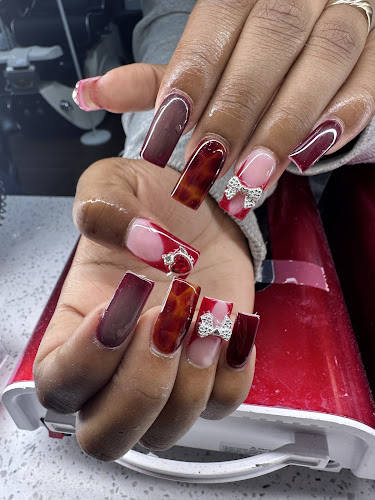 Alice Nails