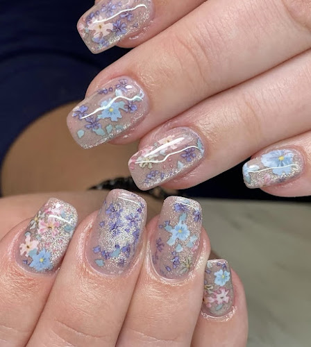 All that glitters esthetics, nail salon in Shedden, Ontario