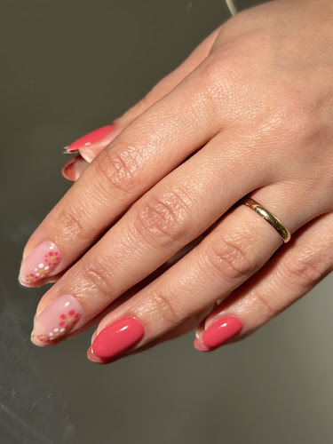 Amina classy nails