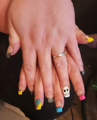 Annie Nails