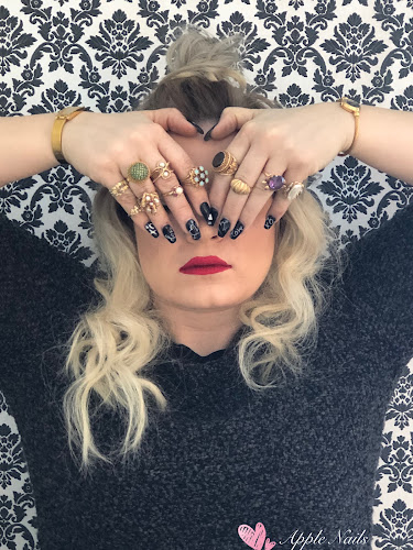 Apple Nails
