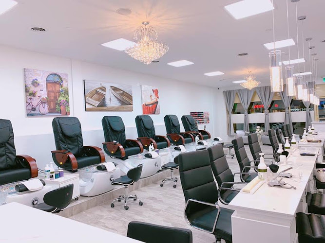 Aura Nails & Spa