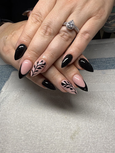 Bee Nails Salon