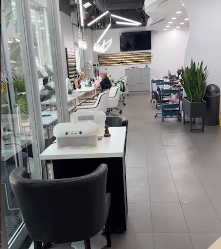 Blue Nails Spa