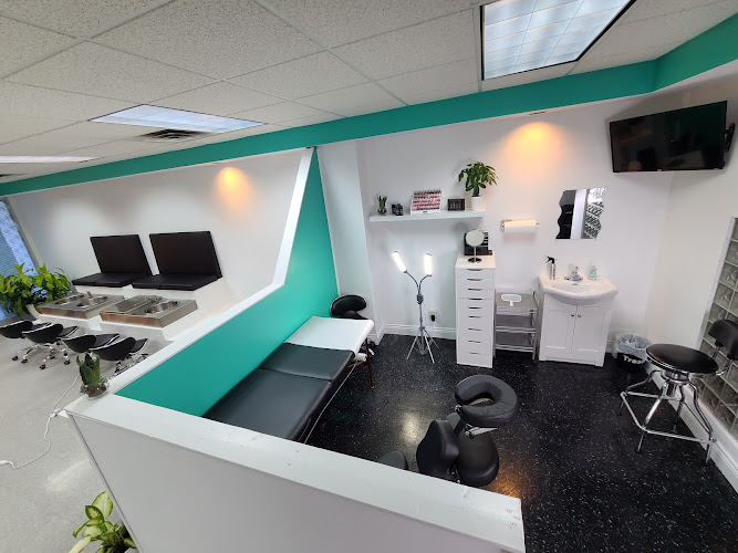Bombshell Beauty Bar (Bombshell Esthetics)