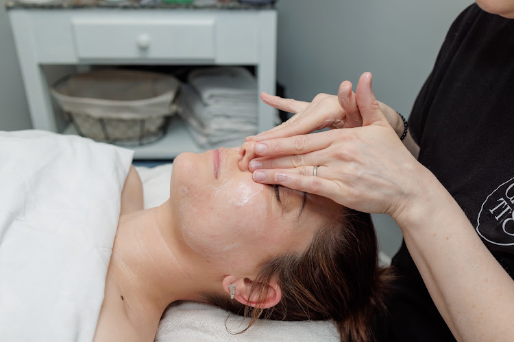 Captiv8 Skincare and Aesthetics