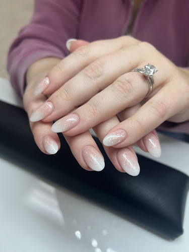 Castle Nails & Spa, nail salon in Newcastle, Ontario