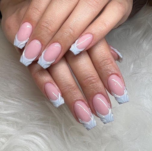Chi Chi Nails & Spa