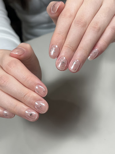 Chill Beauty Bar & Nail Academy - Thornhill | Nails • Lashes • Brow Threading • Body Waxing • Haircut | Nail Academy