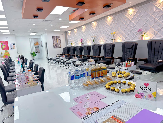 CoCo Nails & Lashes (Tanger Outlets)