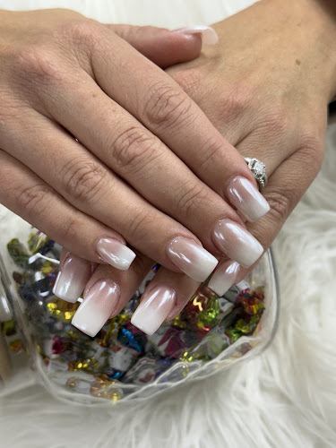 Diva Nails