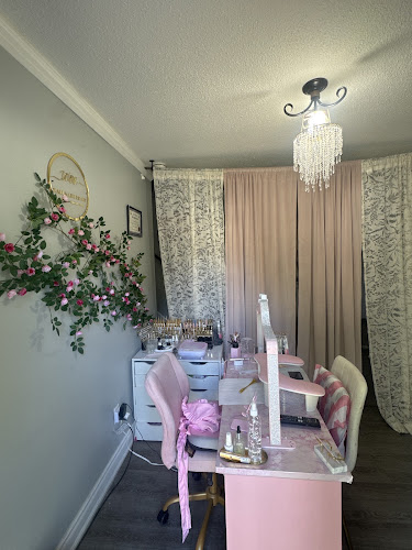 DIVINE NAILS ARTISTRY