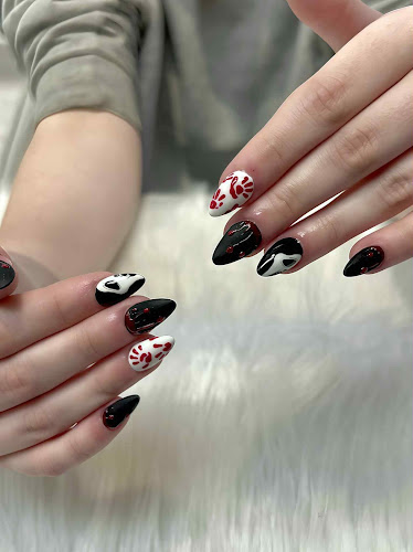 Dundas Nails