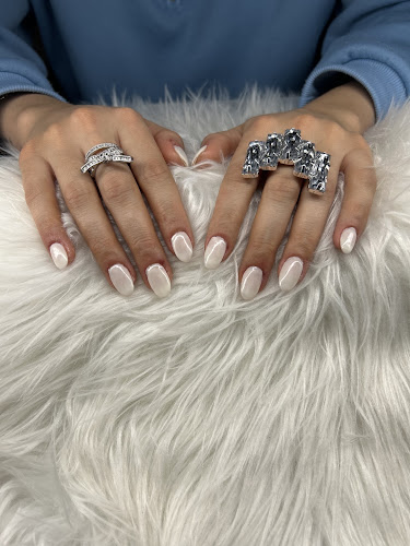 ELVIVI NAILS SPA LTD