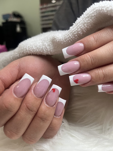 Elyna’s Nailashes Studio