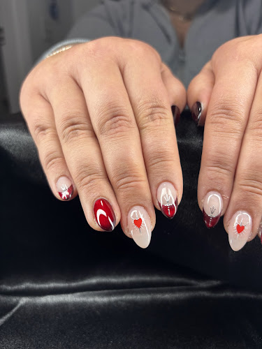 Em’s Nail & Lash Bar