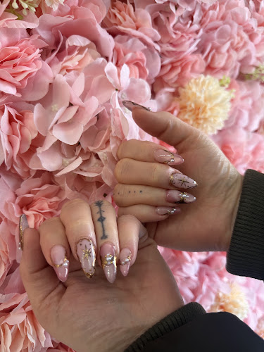 Ethan nail lounge