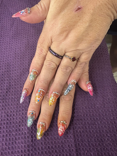 FAMOUS NAILS & SPA
