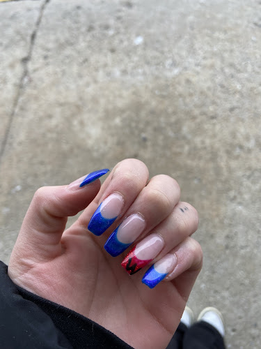 Famous Nails