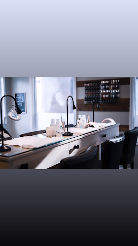 Femme Bar Beauty Salon