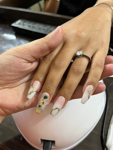 French Kizz Nails