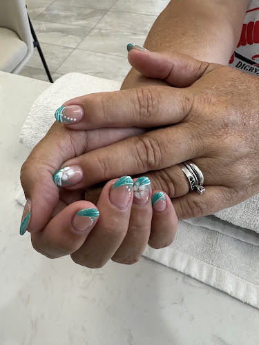 Friendlee Nails & Spa