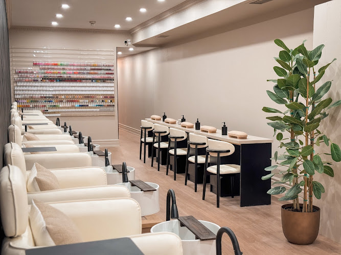 Gelly Nails & Head Spa