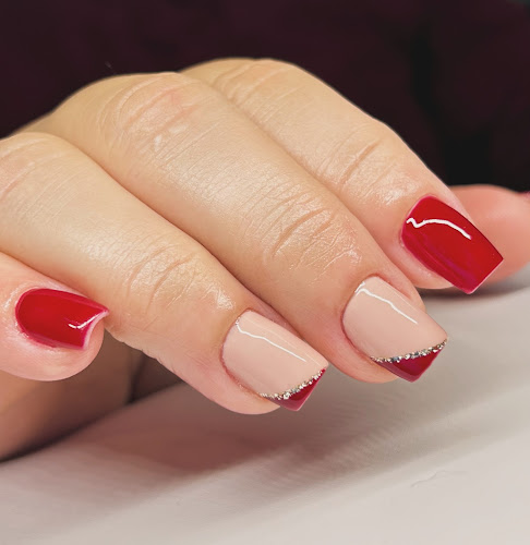 Gil Nails
