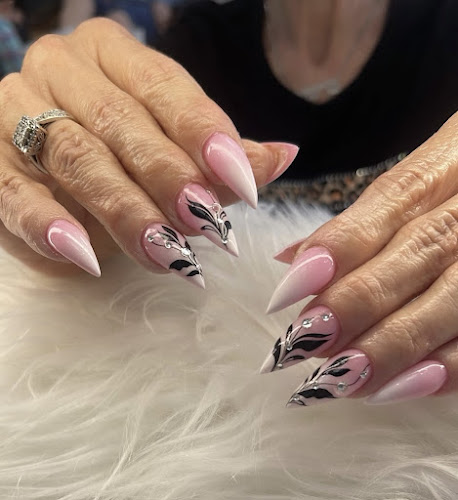 Gloss Nails & Spa