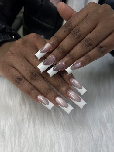 Glossy Nails & Spa
