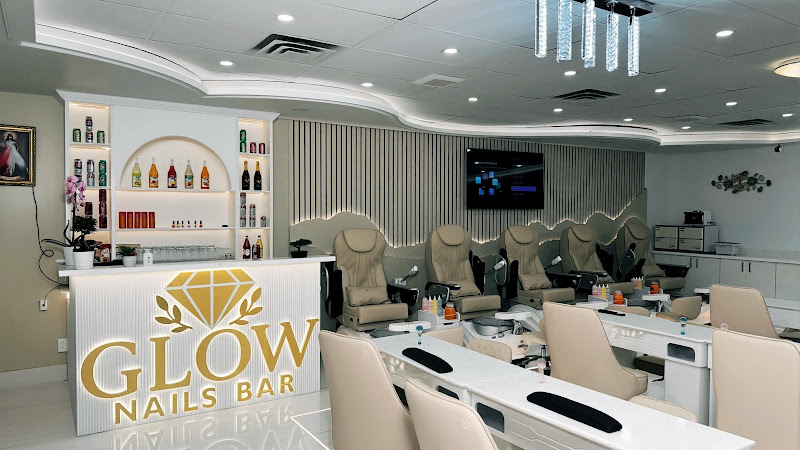 Glow Nails Bar