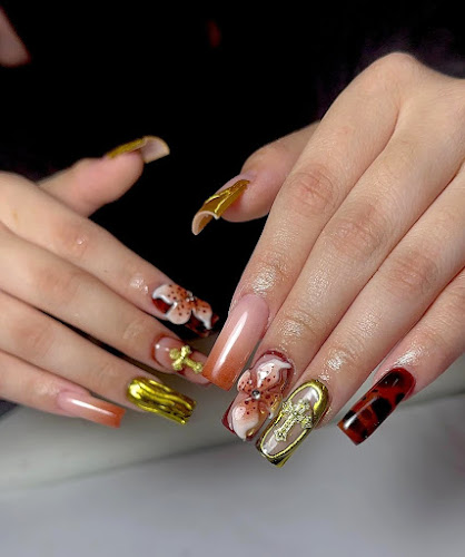 H & T Nails