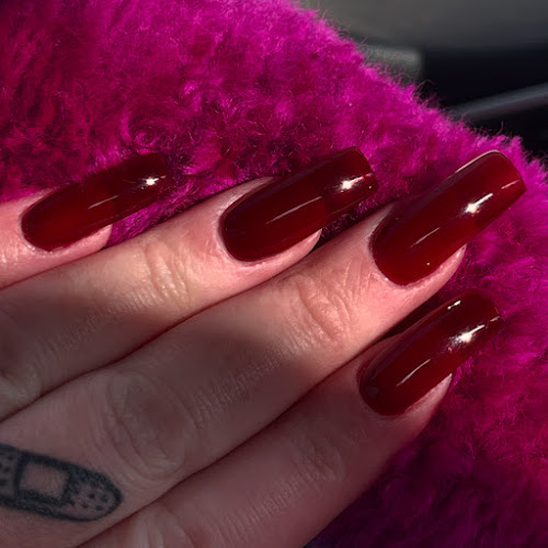Hails Nails