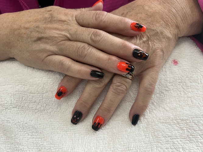 Happy Nails & Spa