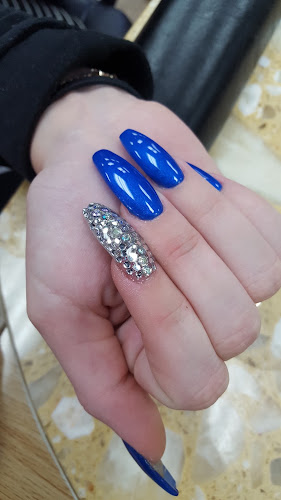 Happy Nails