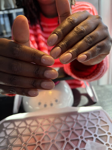 Hausofnailsetobicoke