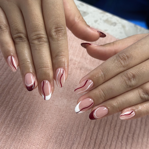 Hella Nails N Pedi