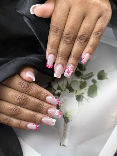 Henry Nails & Spa