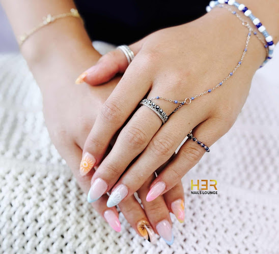 Her Nails Lounge