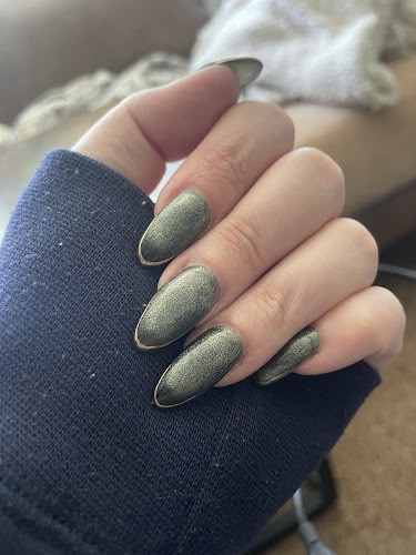 Her Nails Studio