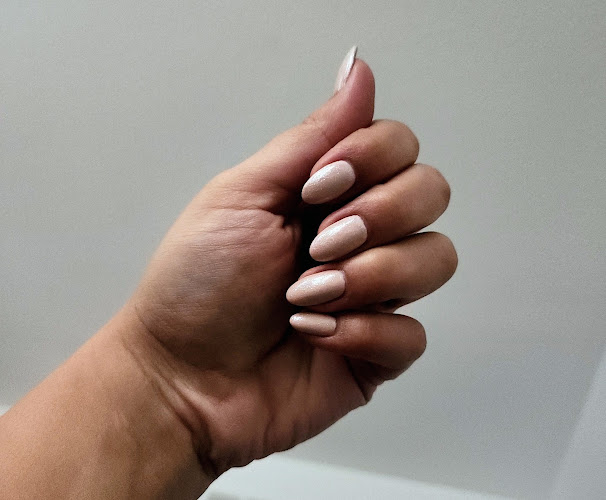 Hollywood Nails & Waxing