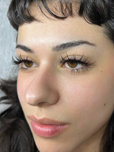 HotSauce Nails Lashes - Queen West