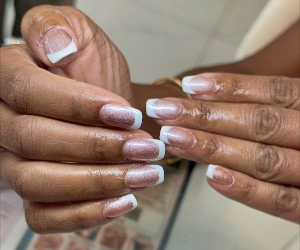 iBrowz Zone & Nail Bar-Lakeview