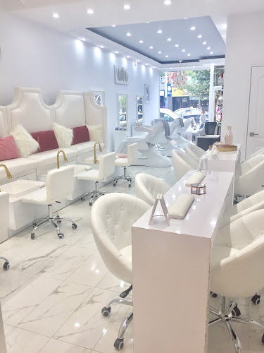 Jade Thread & Wax Bar (Danforth)
