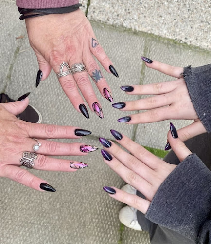 KH Nails & Spa