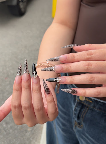 La Belle Nails